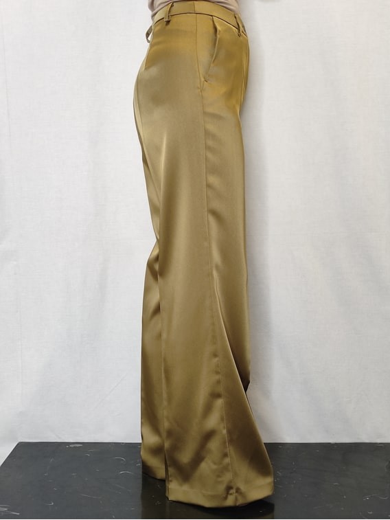 Pantaloni donna ampi tinta olio tasche laterali Kartilka vista laterale Con senso abbigliamento Torino