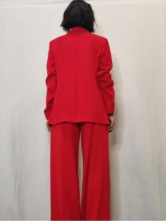 Giacca donna rossa 1 bottone tessuto fluido Kontatto vista posteriore Con senso abbigliamento Torino