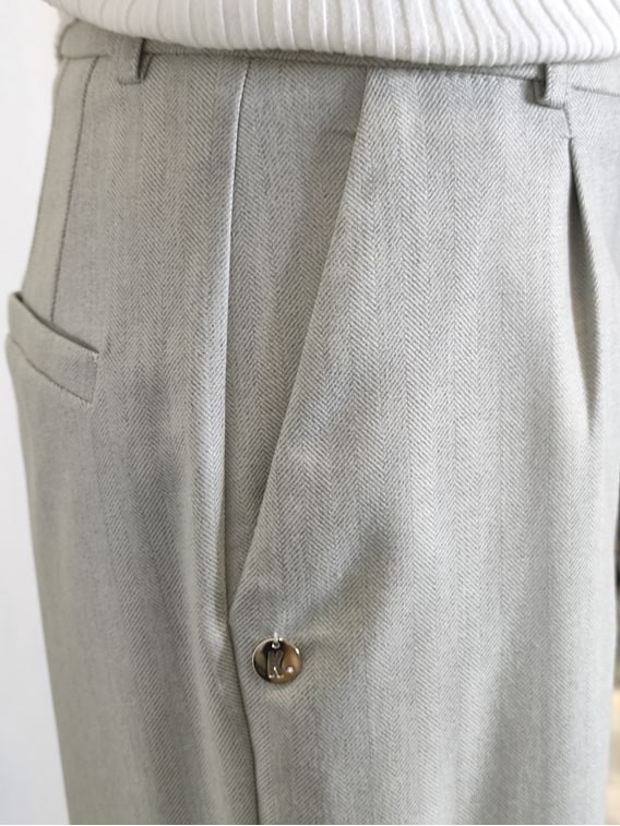 Completo donna grigio chiaro spigato Kontatto particolare tasche alla francese Con.senso abbigliamento Torino