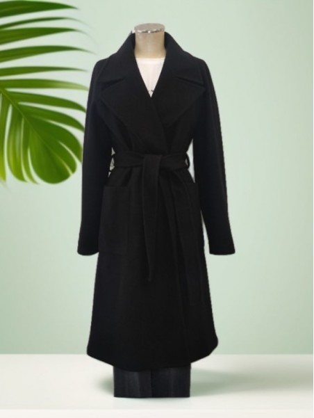 Cappotto donna nero con cintura e tasche applicate Kontatto vista frontale Con.senso abbigliamento Torino