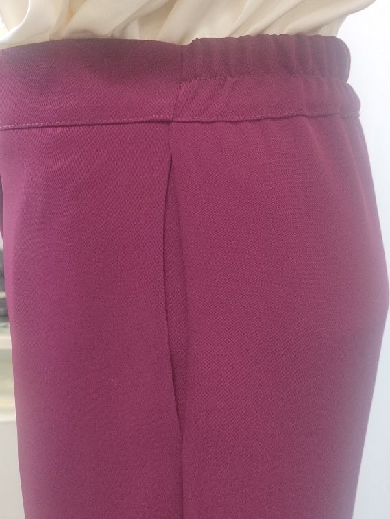 Pantaloni palazzo tinta vino elastico dietro particolare tasche alla francese Con.senso abbigliamento Torino