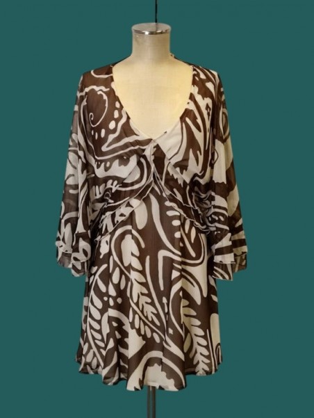 Abito corto scollo a V e mantella fantasia burro cioccolato Kontatto vista frontale Con.senso abbigliamento Torino