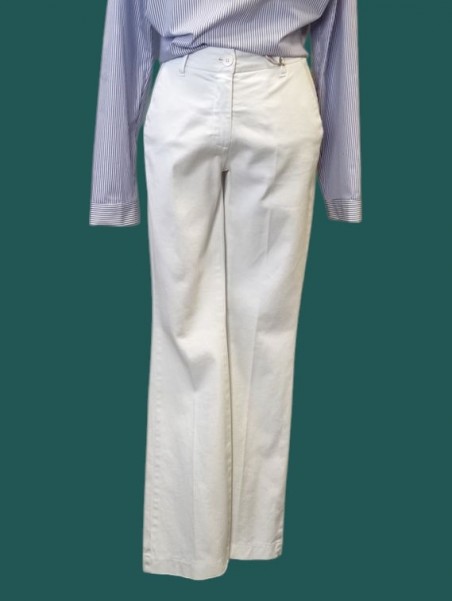 Pantalone donna bianco a zampa Le streghe vista frontale Con.senso abbigliamento Torino