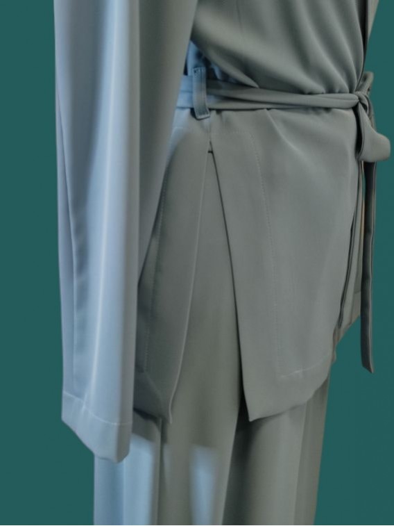 Giacca donna con cintura carta da zucchero Kartika particolare spacchi laterali Con.senso abbigliamento Torino