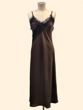 Abito sottoveste midi in raso moro con pizzo nero Le streghe vista frontale Con.senso abbigliamento Torino