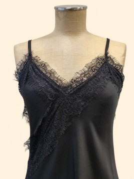 Abito sottoveste in raso nero Le streghe particolare pizzo sul corpetto Con.senso abbigliamento Torino