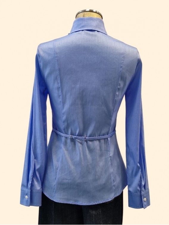 Camicia donna azzurra cangiante slim fit Kartika particolare laccio dietro Con.senso abbigliamento Torino