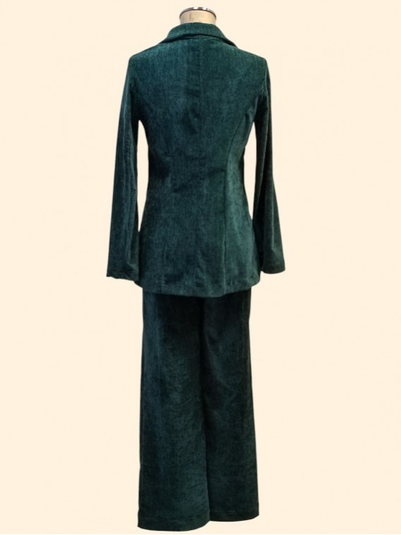 Completo donna ciniglia verde giacca e pantaloni  vista dietro Con.senso abbigliamento Torino