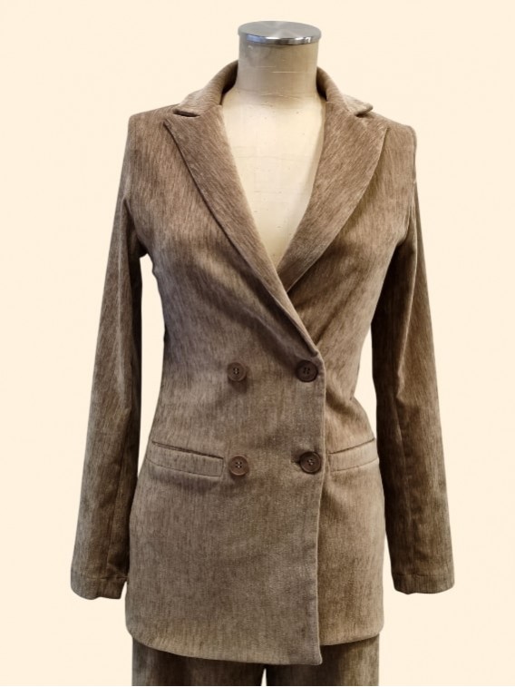 Giacca donna beige doppiopetto in ciniglia vista frontale Con.senso abbigliamento Torino