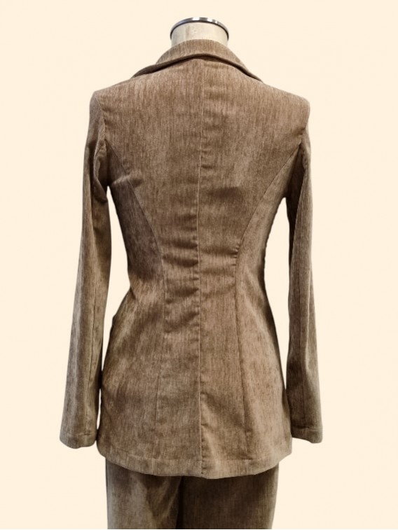 Giacca donna doppiopetto beige in ciniglia vista dietro Con.senso abbigliamento Torino