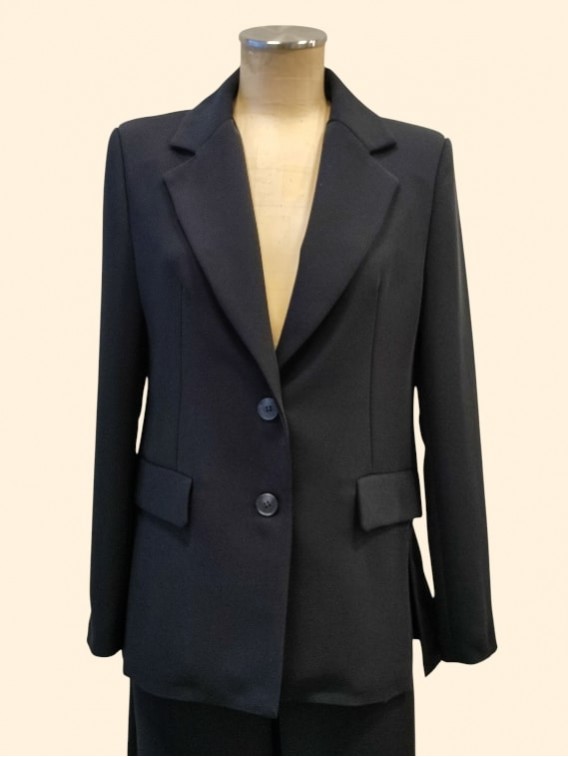 Giacca donna nera spacchi laterali vista frontale Con.senso abbigliamento Torino
