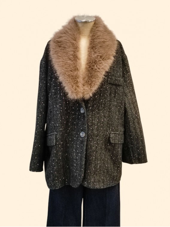 Giaccone donna nero moro con paillettes e collo eco pelliccia vista frontale Con.senso abbigliamento Torino