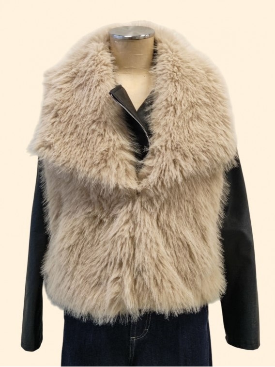 Gilet donna eco pelliccia beige vista frontale Con.senso abbigliamento Torino