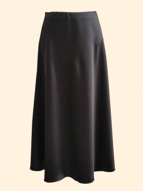Gonna midi in raso nero vista frontale Con.senso abbigliamento Torino