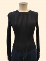 Maglia donna coste nera con bottoni oro sui polsini vista frontale Con.senso abbigliamento Torino