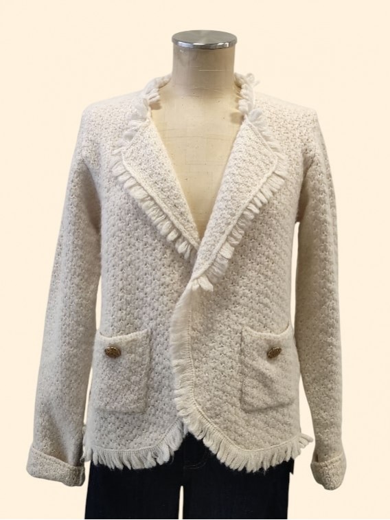 Maglia donna Chanel burro con bottoni oro Kartika vista frontale Con.senso abbigliamento Torino